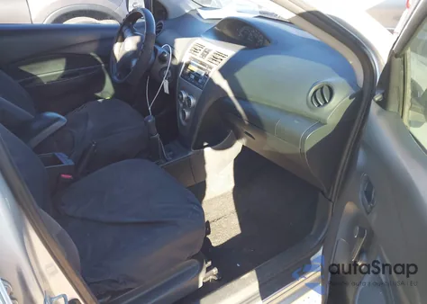 2011 Toyota Yaris z USA, uszkodzony, nr VIN JTDBT9K38B4083264